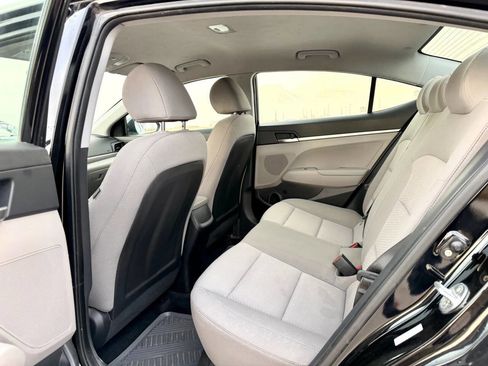 Used 2019 Hyundai Elantra SE image 14