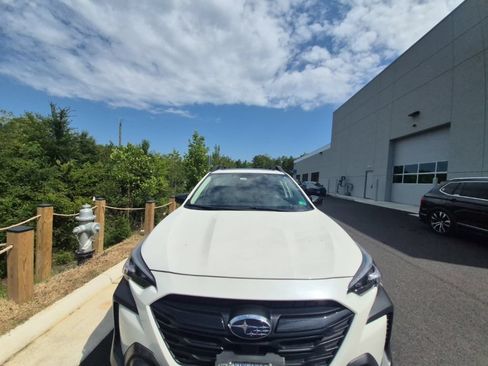 Used 2025 Subaru Outback Onyx Edition AWD/4WD image 2