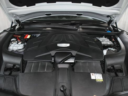 Used 2022 Porsche Cayenne Coupe image 67