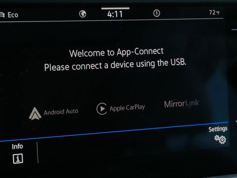 Certified 2023 Volkswagen Taos SE w/ Panoramic Sunroof Package image 32