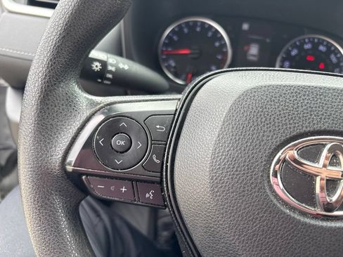 Used 2019 Toyota RAV4 LE w/ Carpet Mat Package AWD/4WD image 18