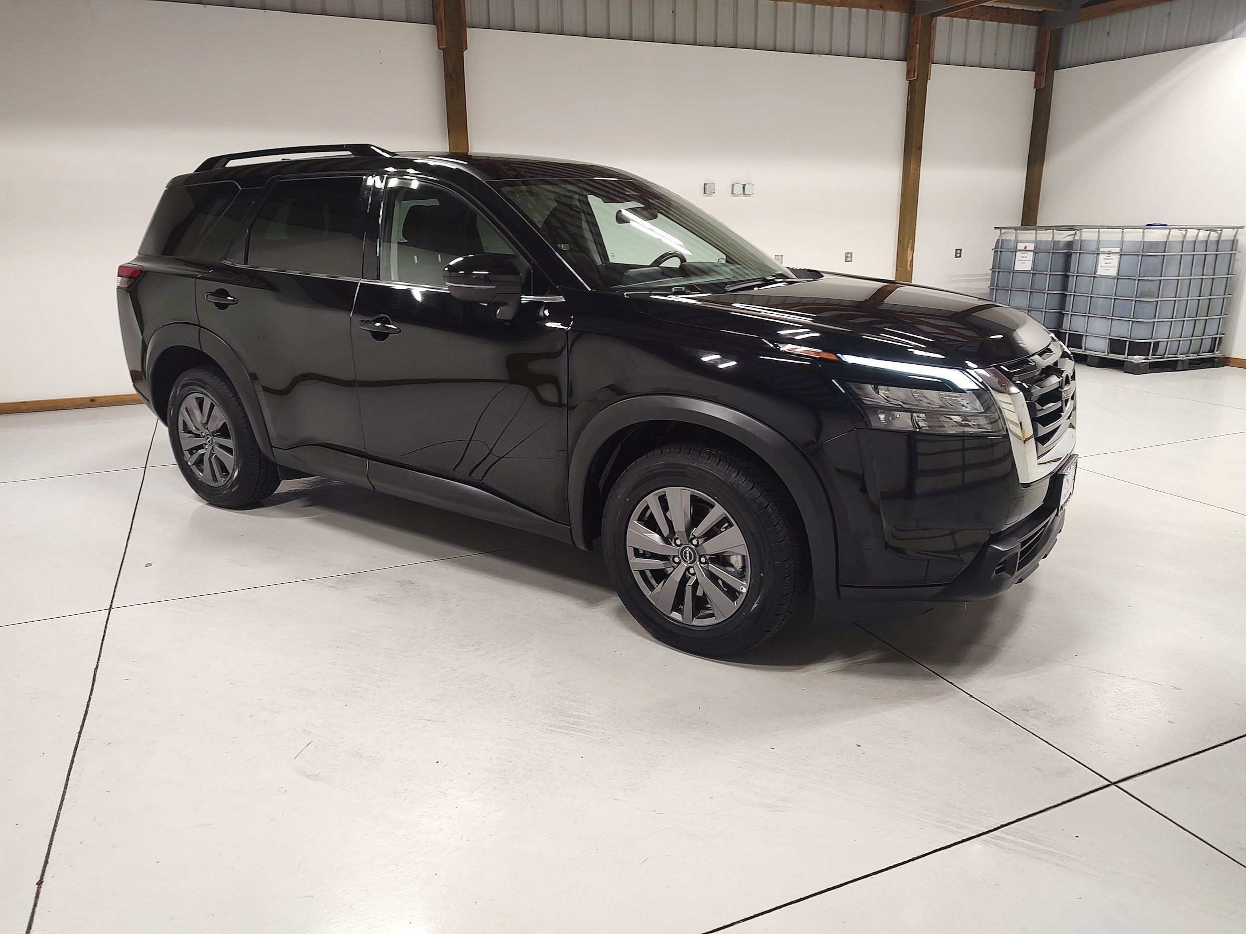 Used 2025 Nissan Pathfinder SV AWD/4WD image 2
