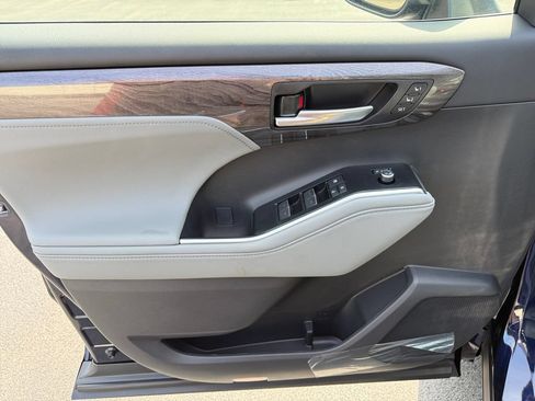 New 2026 Toyota Highlander Platinum AWD/4WD image 39