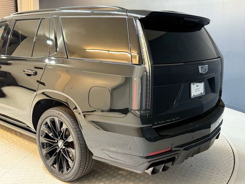 New 2026 Cadillac Escalade V w/ LPO, ONYX Package image 23