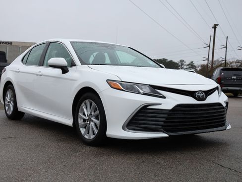 Used 2023 Toyota Camry LE image 6