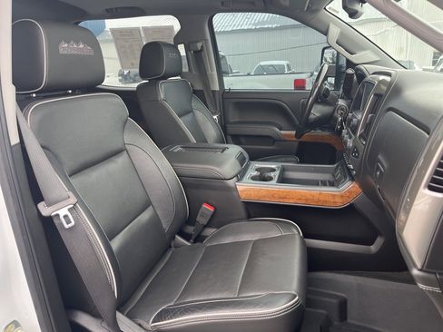 Used 2018 Chevrolet Silverado 2500 High Country w/ Duramax Plus Package image 10
