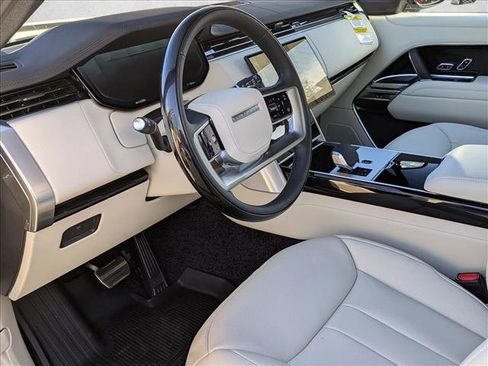 New 2025 Land Rover Range Rover SE image 3