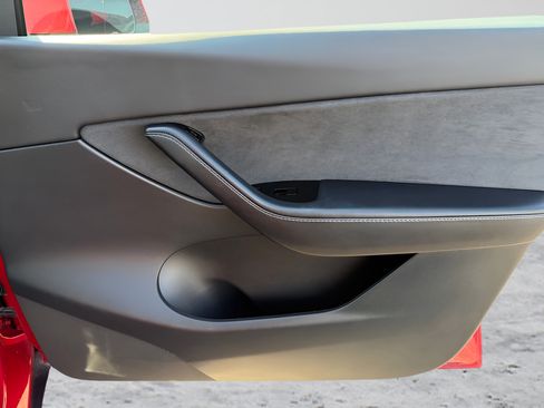 Used 2021 Tesla Model Y 2WD image 32