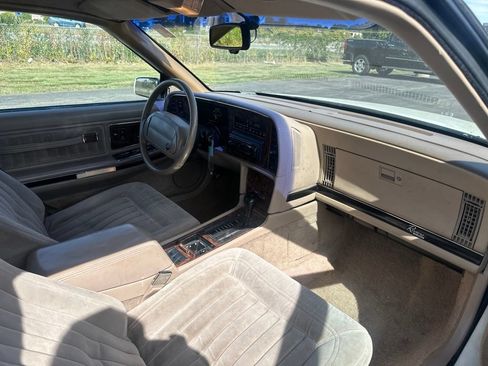 Used 1991 Buick Riviera Coupe FWD image 12
