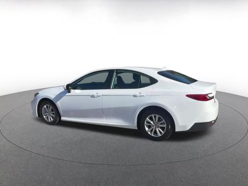 Used 2025 Toyota Camry LE image 10