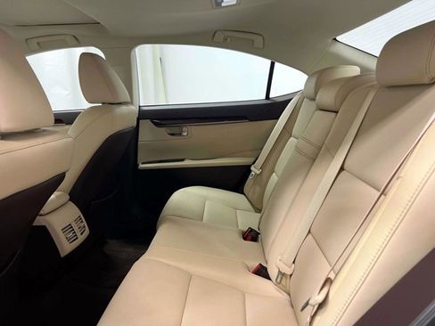 Used 2017 Lexus ES 350 w/ Navigation System Package image 12