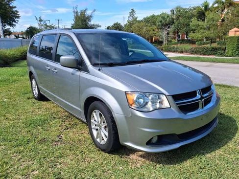 Used 2018 Dodge Grand Caravan SXT FWD image 4