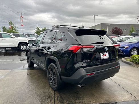 Certified 2021 Toyota RAV4 LE AWD/4WD image 3