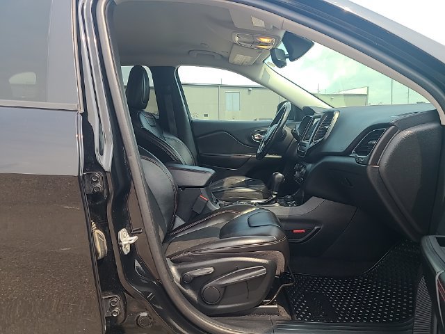 Used 2020 Jeep Cherokee Trailhawk w/ Cold Weather Group AWD/4WD image 27
