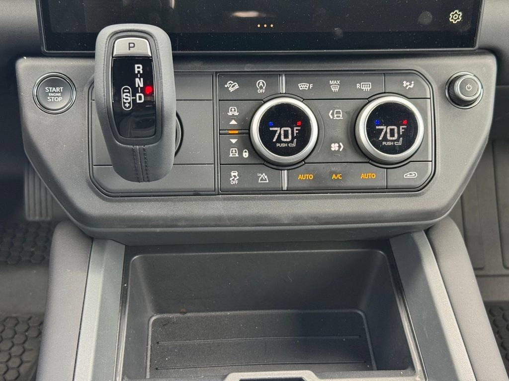 Used 2026 Land Rover Defender 110 X-Dynamic SE AWD/4WD image 13