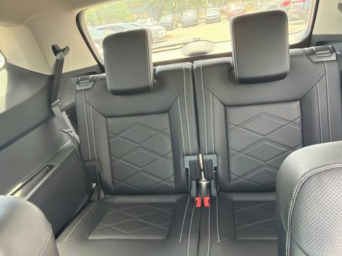 Certified 2024 Volkswagen Atlas SE w/ Panoramic Sunroof Package FWD image 10