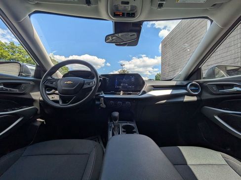 Used 2025 Chevrolet Trax LS FWD image 26