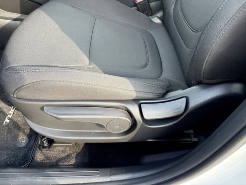 Used 2025 Hyundai Tucson SE AWD/4WD image 13