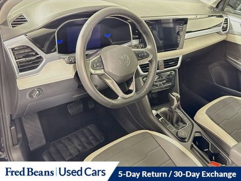 Used 2025 Volkswagen Taos SE AWD/4WD image 12