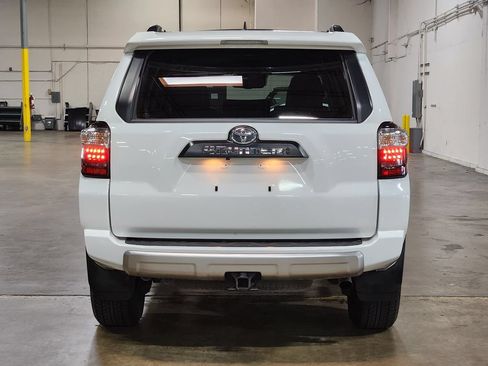 Used 2021 Toyota 4Runner TRD Off-Road Premium AWD/4WD image 9
