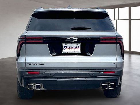 Used 2024 Chevrolet Traverse LT w/ Enhanced Driving Package FWD image 5