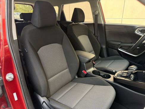 Used 2025 Kia Soul LX w/ LX Technology Package image 31