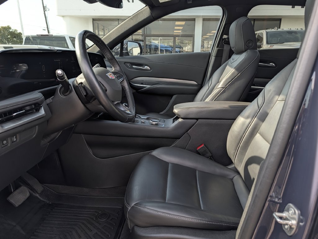 Used 2025 Cadillac XT4 Premium Luxury w/ Cold Weather Package FWD image 27