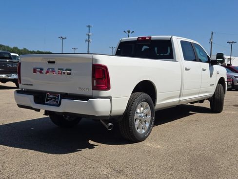 New 2026 RAM 2500 Laramie AWD/4WD image 15