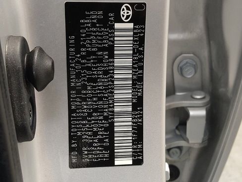 Used 2025 Toyota Corolla LE image 33