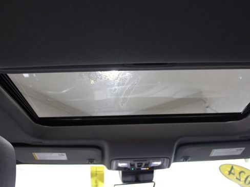 Used 2024 Chevrolet Silverado 2500 LTZ w/ LTZ Convenience Package AWD/4WD image 3