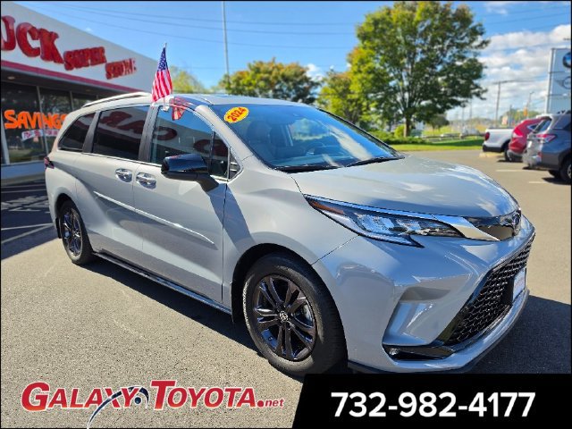 Used 2024 Toyota Sienna XSE w/ XSE Plus Package AWD/4WD image 1
