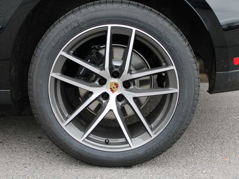 Certified 2026 Porsche Macan AWD/4WD image 29