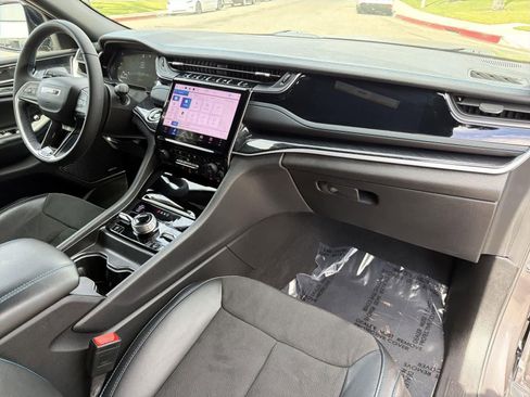 Used 2025 Jeep Grand Cherokee Trailhawk image 37