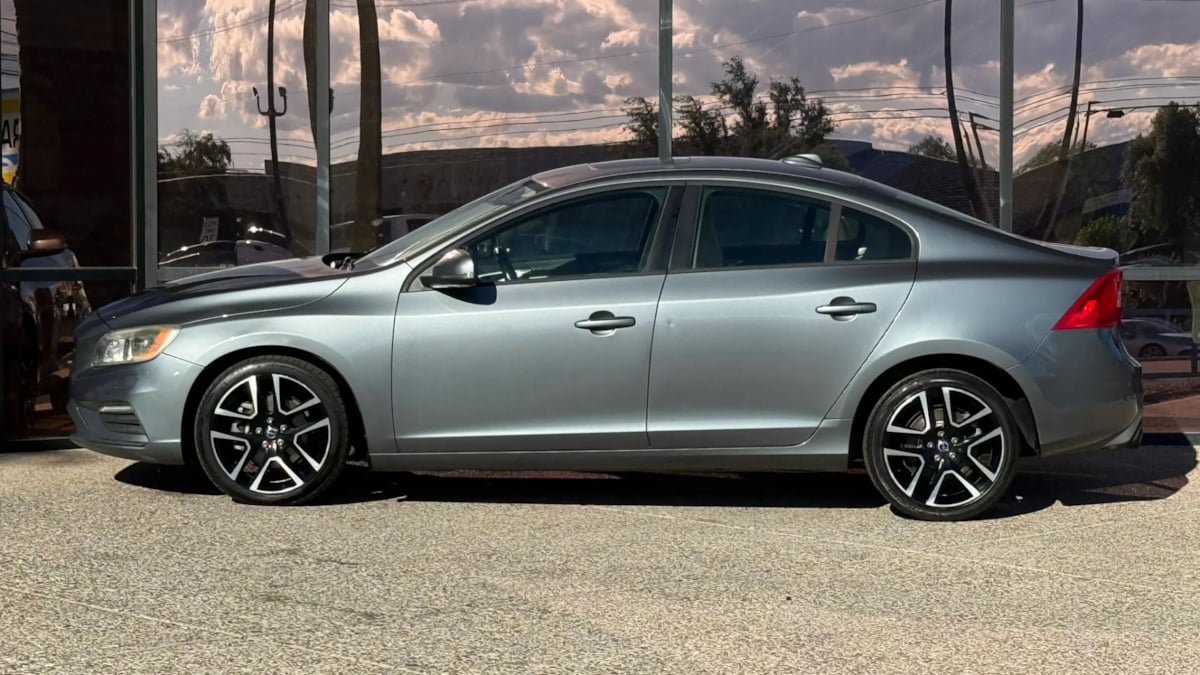 Used 2017 Volvo S60 T5 Dynamic FWD image 4