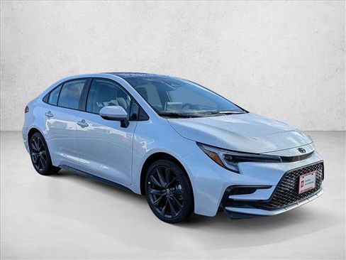 Used 2026 Toyota Corolla SE image 3