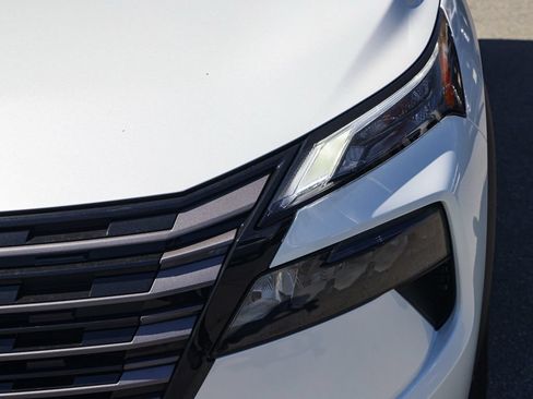 New 2026 Nissan Rogue SV FWD image 10