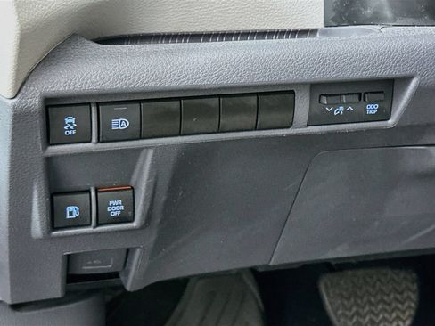 Used 2024 Toyota Sienna LE AWD/4WD image 10