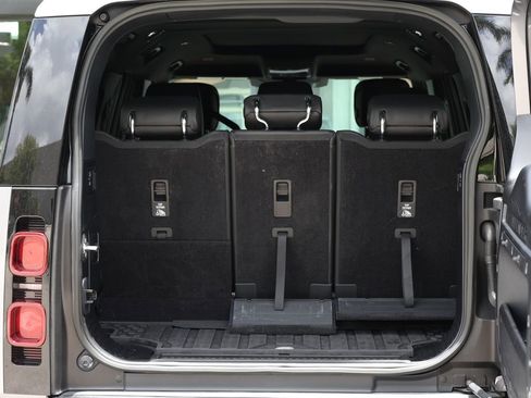 Used 2023 Land Rover Defender 130 X-Dynamic SE AWD/4WD image 9