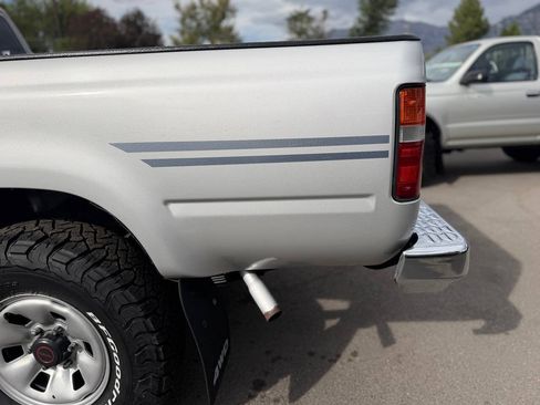 Used 1991 Toyota Pickup Deluxe AWD/4WD image 71