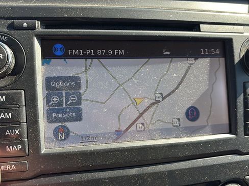 Used 2017 Nissan Titan SL image 12