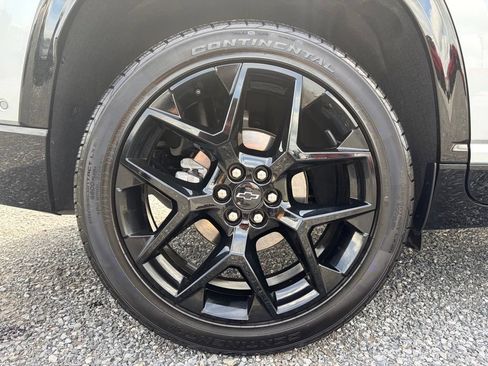 Used 2024 Chevrolet Traverse RS AWD/4WD image 21