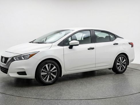 Used 2025 Nissan Versa SV FWD image 3