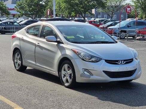 Used 2013 Hyundai Elantra GLS w/ Preferred Pkg FWD image 2