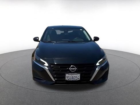 Used 2025 Nissan Altima 2.5 SV FWD image 4