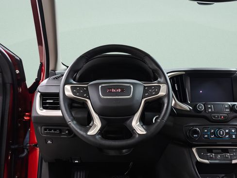 Used 2024 GMC Terrain Denali w/ Denali Premium Package AWD/4WD image 10
