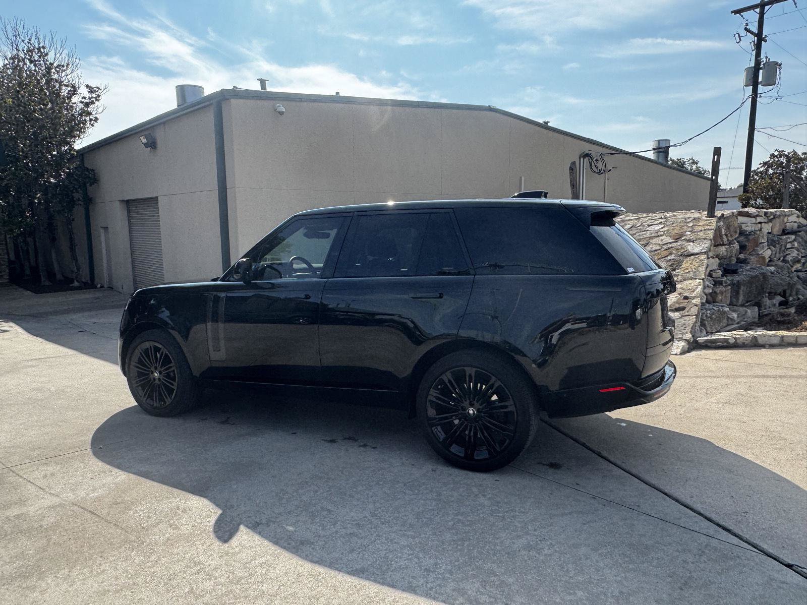 Certified 2025 Land Rover Range Rover SE AWD/4WD image 4