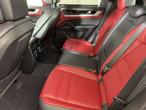 Certified 2025 Porsche Cayenne S AWD/4WD image 16