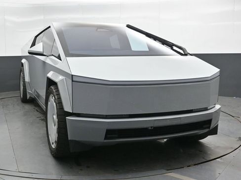 Used 2024 Tesla Cybertruck AWD Crew Cab image 7