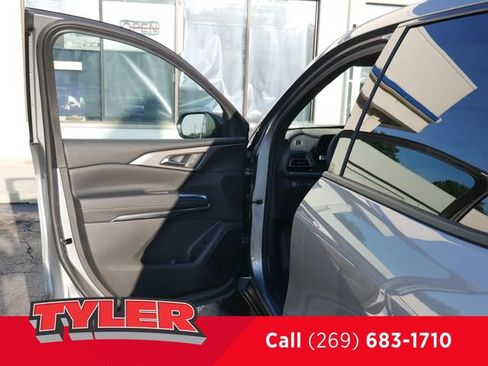 New 2026 Chevrolet Traverse LT w/ Midnight/Sport Edition AWD/4WD image 19