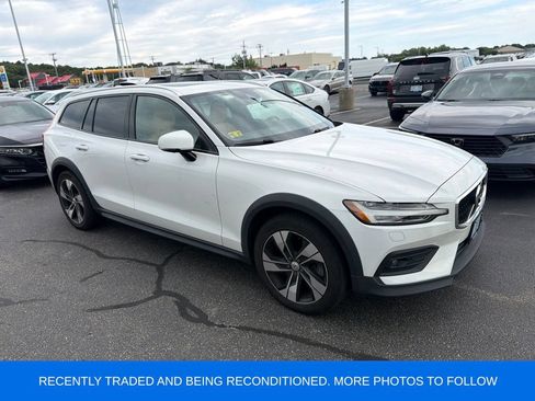Used 2020 Volvo V60 T5 Cross Country AWD/4WD image 1